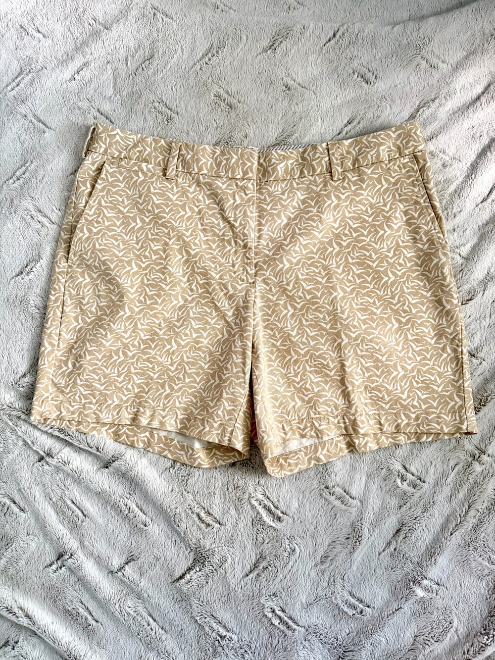 Lands End Womens Chino Shorts 16W Mid Rise Beige White Abstract Bird Print